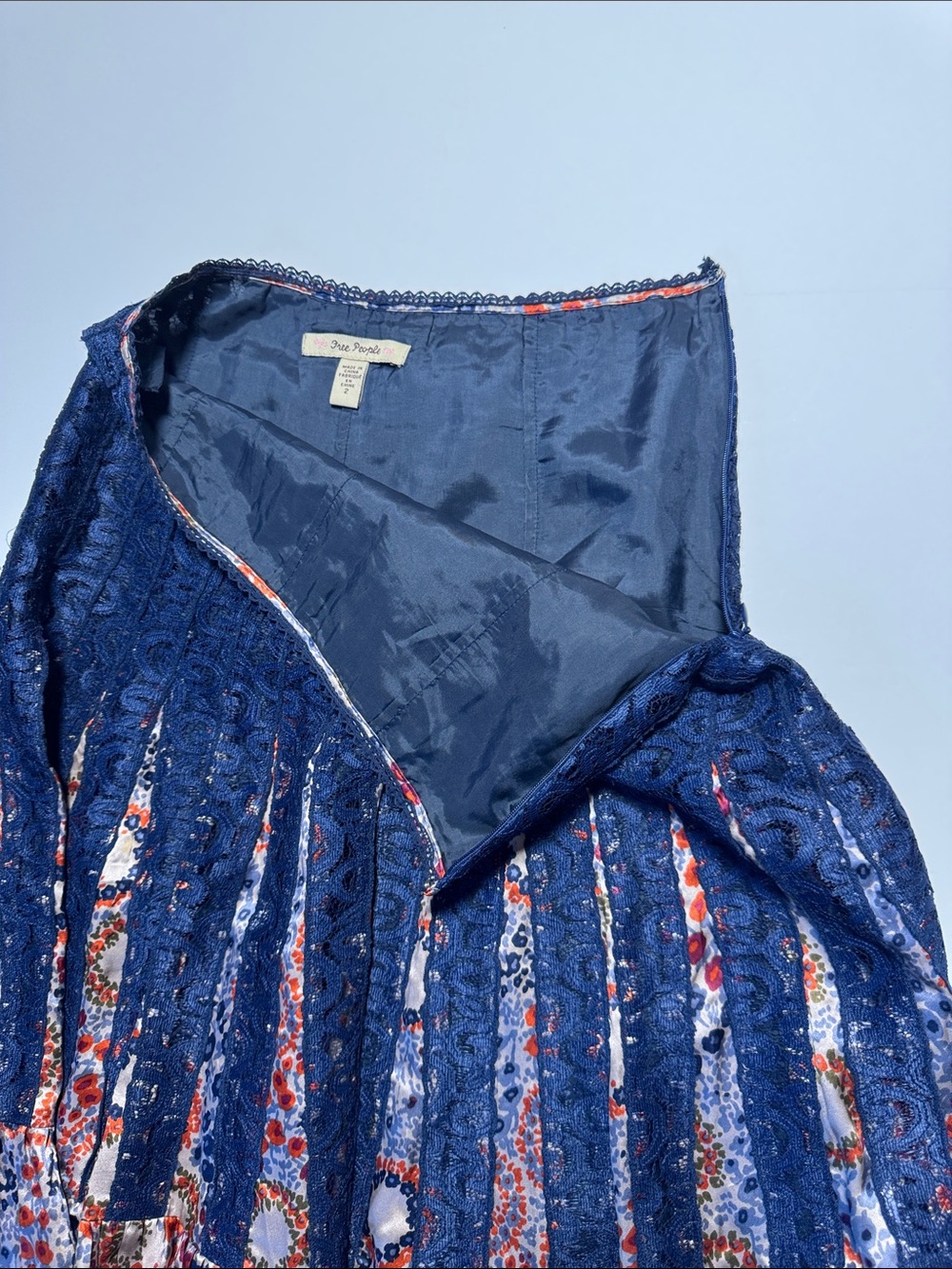FREE PEOPLE 100% Silk Navy Blue Lace Floral Tiered Pleated Midi Skirt BOHO 2 - Picture 9 of 11